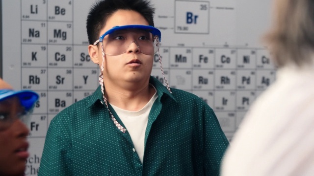 Video Reference: Forehead, Vision care, Blue, Eyewear, Goggles, Flash photography, Sunglasses, Street fashion, Black hair, Fashion design