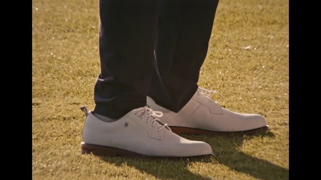 Video Reference: Plant, Human body, Thigh, People in nature, Grass, Sportswear, Knee, Calf, Foot, Human leg