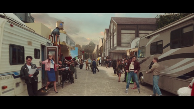 Video Reference: Window, Building, Cloud, Sky, Travel, Leisure, Crowd, City, Fun, Event