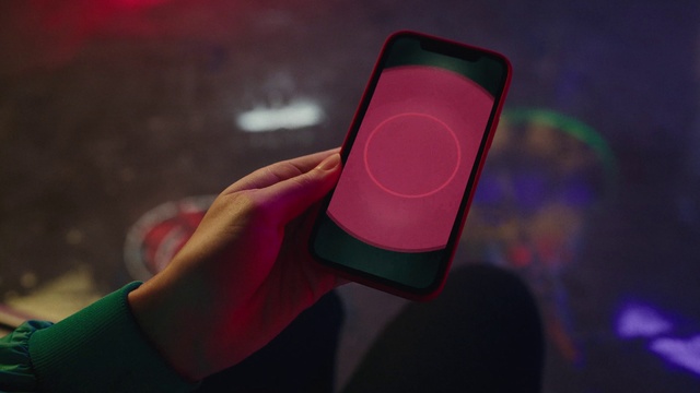 Video Reference: Mobile phone, Human body, Telephony, Communication Device, Gesture, Portable communications device, Finger, Mobile device, Audio equipment, Wrist