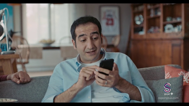 Video Reference: Forehead, Gesture, Microphone, Happy, Event, White-collar worker, Communication Device, Spokesperson, Room, Sitting