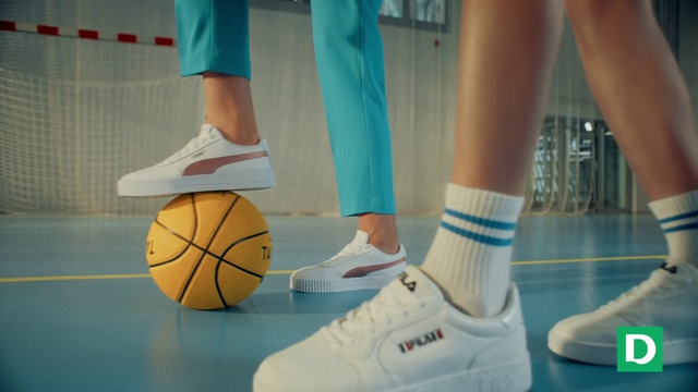 Video Reference: Joint, Shoe, Basketball, Sports equipment, White, Leg, Azure, Player, Ball, Knee