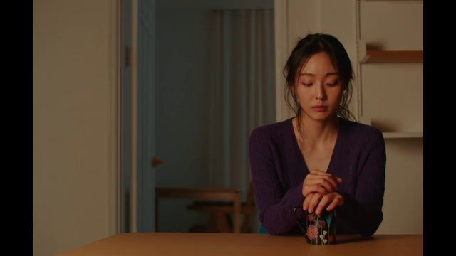 Video Reference: Gesture, Table, Curtain, Event, Wood, Wrist, Fun, Varnish, Thumb, Sitting