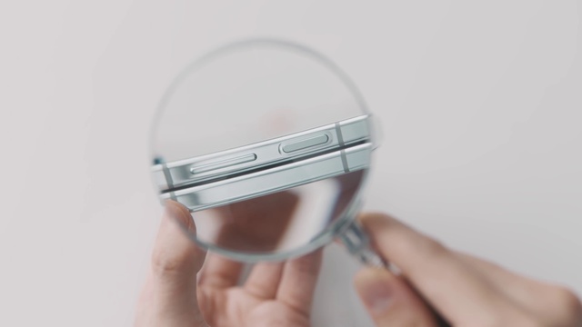 Video Reference: Hand, Automotive lighting, Communication Device, Liquid, Gesture, Wedding ring, Finger, Audio equipment, Body jewelry, Jewellery