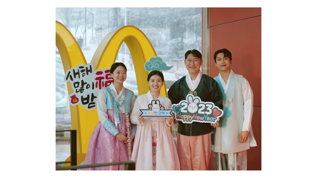 Video Reference: Smile, Sleeve, Happy, Dress, Font, Fashion design, Event, T-shirt, Formal wear, Peach