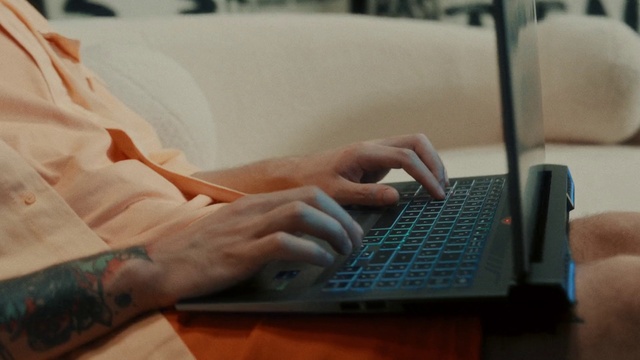 Video Reference: Hand, Computer, Personal computer, Netbook, Touchpad, Peripheral, Input device, Space bar, Typing, Output device