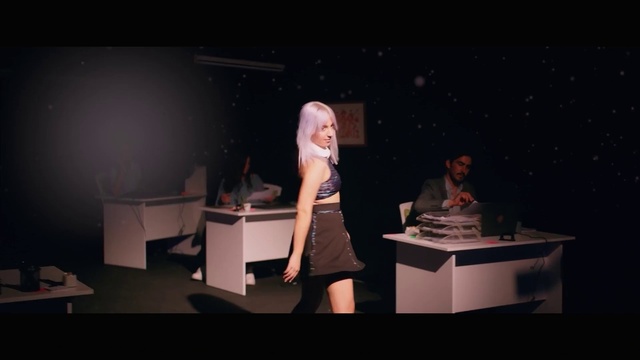 Video Reference: Table, Flash photography, Purple, Performing arts, Entertainment, Performance art, Fashion design, Event, Stage, Suit