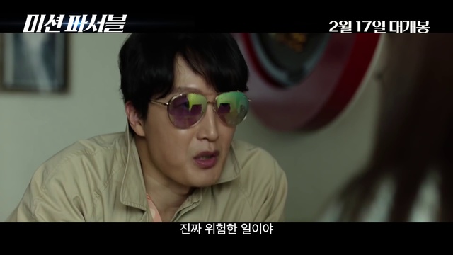 Video Reference: Nose, Hair, Glasses, Vision care, Goggles, Sunglasses, Eyewear, Flash photography, Jaw, Cool