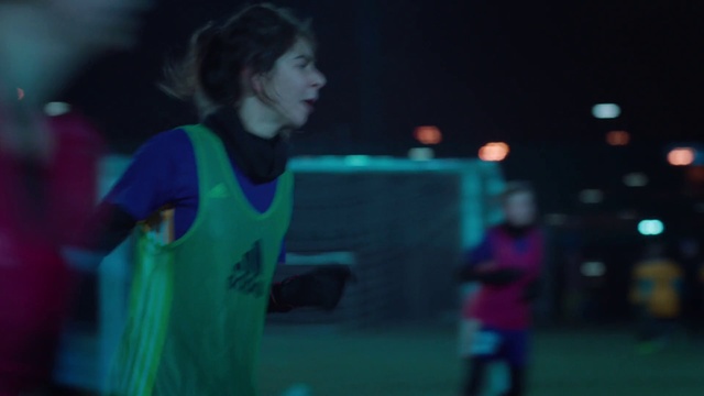 Video Reference: Flash photography, Shorts, Entertainment, Fun, Player, Grass, Magenta, Recreation, T-shirt, Electric blue