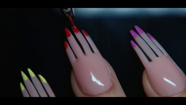 Video Reference: Window, Peripheral, Automotive design, Gesture, Thumb, Finger, Nail, Material property, Personal protective equipment, Wrist