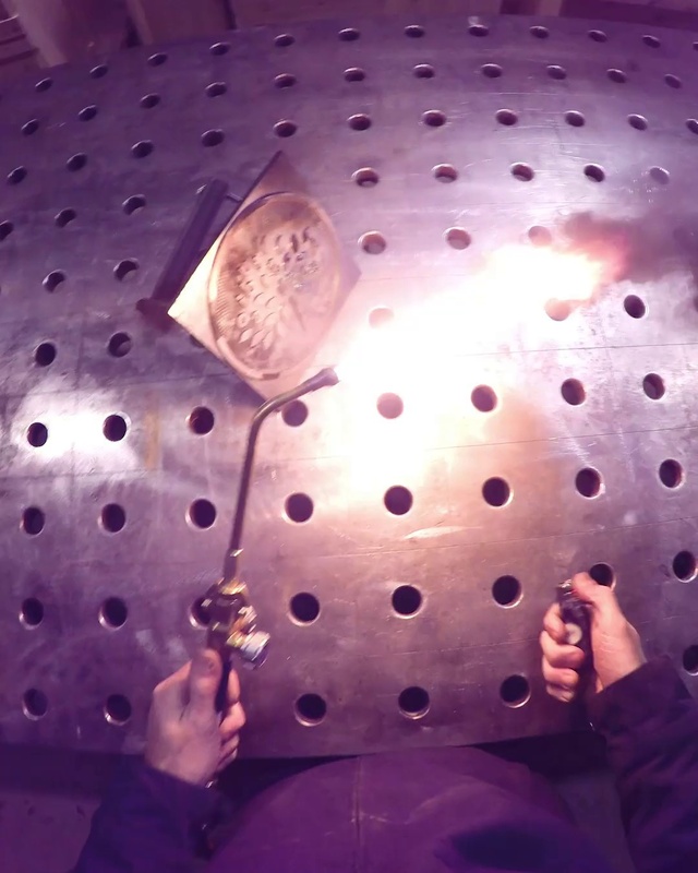 Video Reference: Purple, Human body, Organism, Gesture, Pink, Entertainment, Performing arts, Music, Magenta, Pattern