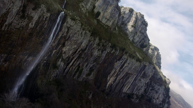 Video Reference: Cloud, Sky, Mountain, Bedrock, Natural landscape, Highland, Terrain, Wood, Formation, Waterfall