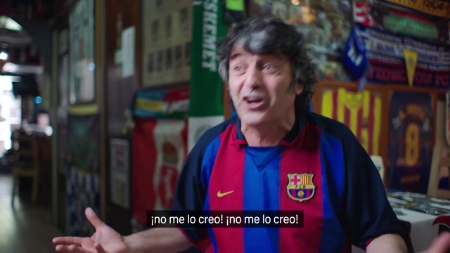 Video Reference: Gesture, T-shirt, Fun, Leisure, Recreation, Street fashion, Jersey, Electric blue, Event, Travel