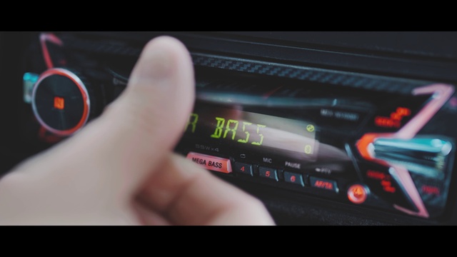 Video Reference: Automotive lighting, Automotive design, Motor vehicle, Steering part, Gauge, Car, Automotive mirror, Personal luxury car, Speedometer, Measuring instrument