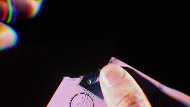 Video Reference: Purple, Gesture, Violet, Finger, Gadget, Audio equipment, Eyewear, Magenta, Wrist, Thumb
