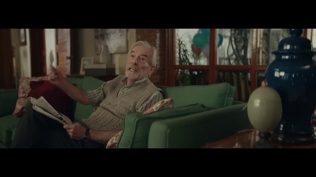 Video Reference: Flash photography, Balloon, Fun, Event, Comfort, Darkness, Sitting, Leisure, Conversation, Photo caption