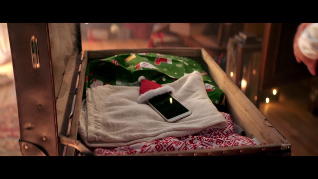 Video Reference: Wood, Comfort, Tints and shades, Pillow, Bed, Linens, Bedding, Event, Carmine, Room