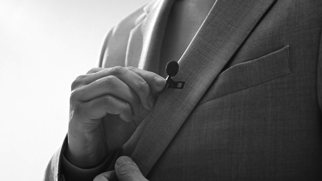 Video Reference: Hand, Shoulder, Sleeve, Gesture, Automotive design, Grey, Collar, Finger, Comfort, Tie