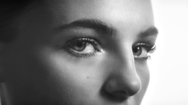 Video Reference: Nose, Cheek, Lip, Hand, Eyelash, Human body, Flash photography, Jaw, Neck, Ear