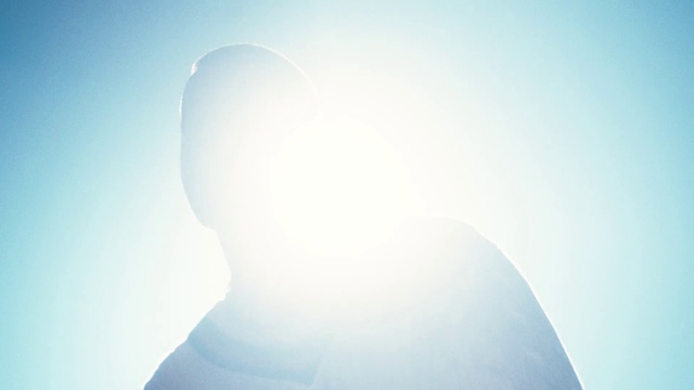 Video Reference: Cloud, Sky, Atmosphere, Gesture, Slope, Landscape, Astronomical object, Mist, Backlighting, Lens flare