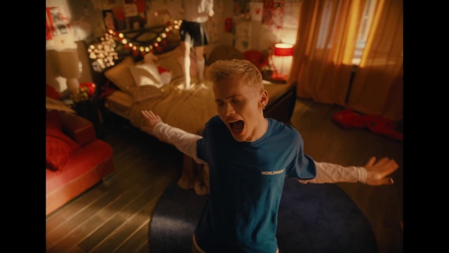 Video Reference: Flash photography, Lighting, Comfort, Fun, Happy, Flooring, Wood, Leisure, T-shirt, Toddler