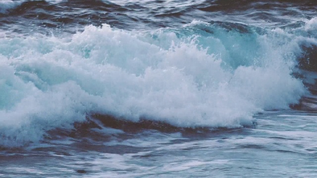 Video Reference: Water, Liquid, Cloud, Fluid, Sky, Coastal and oceanic landforms, Watercourse, Wind, Horizon, Waterway