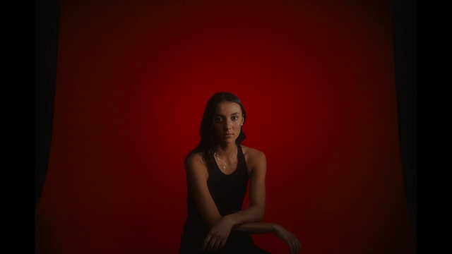 Video Reference: Arm, Flash photography, Gesture, Knee, Performing arts, Elbow, Thigh, Entertainment, Magenta, Vest