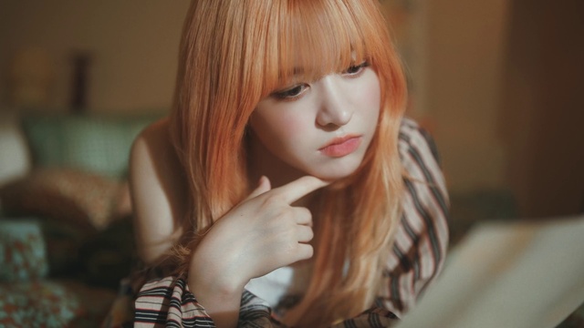 Video Reference: Head, Lip, Eyebrow, Eye, Doll, Eyelash, Toy, Gesture, Wig, Layered hair