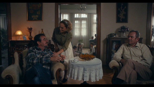 Video Reference: Table, Furniture, Picture frame, Tableware, Lighting, Window, Sharing, Interaction, Comfort, Tablecloth