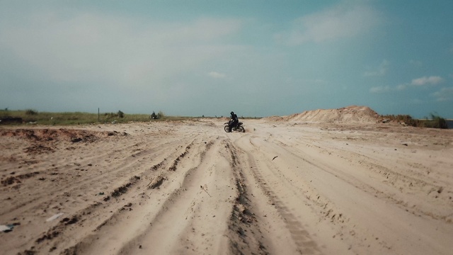 Video Reference: Sky, Cloud, Ecoregion, Vehicle, Singing sand, Landscape, Horizon, Travel, Road, Tints and shades