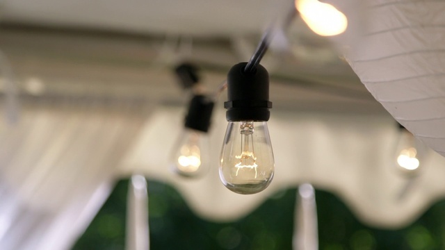 Video Reference: Electricity, Light bulb, Tints and shades, Gas, Compact fluorescent lamp, Wood, Ceiling, Metal, Ceiling fixture, Lamp