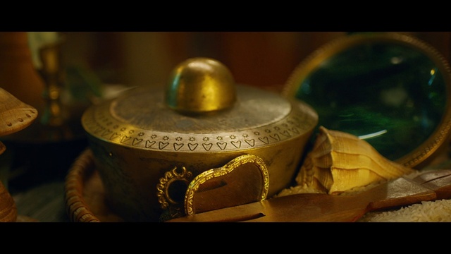 Video Reference: Serveware, Artifact, Drinkware, Dishware, Metal, Tableware, Fashion accessory, Lid, Macro photography, Still life photography