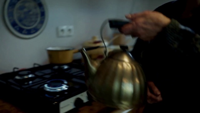 Video Reference: Gas stove, Kitchen appliance, Cooktop, Kitchen stove, Cookware and bakeware, Stove, Kitchen utensil, Kitchen, Home appliance, Cooking