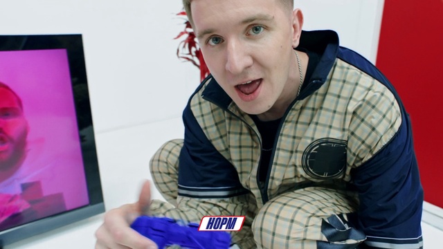 Video Reference: Skin, Mouth, Muscle, Organ, Ear, Jaw, Eyelash, Gesture, Finger, Happy