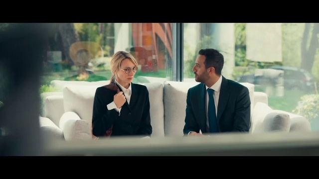 Video Reference: Coat, Gesture, Suit, Television program, Flash photography, Blazer, Formal wear, White-collar worker, Event, Fun