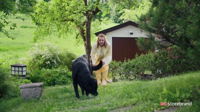 Video Reference: Plant, Dog, Tree, Carnivore, Grass, Outdoor furniture, Leisure, Companion dog, House, Lawn