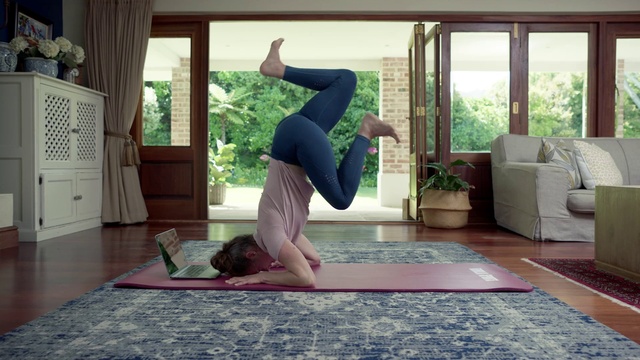 Video Reference: Joint, Yoga mat, yoga pant, Active pants, Textile, Wood, Knee, Thigh, Plant, Flooring