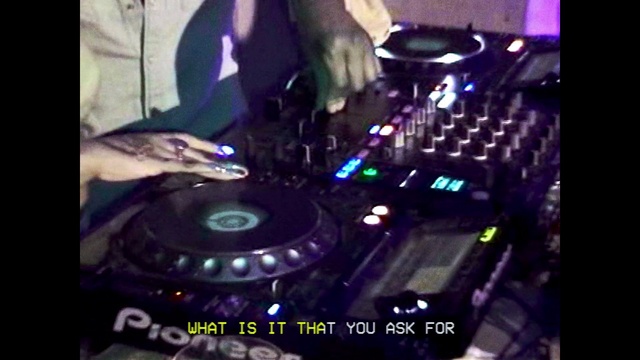 Video Reference: Purple, Music, Entertainment, Deejay, Electronic instrument, Violet, Disc jockey, Audio equipment, Concert, Music artist
