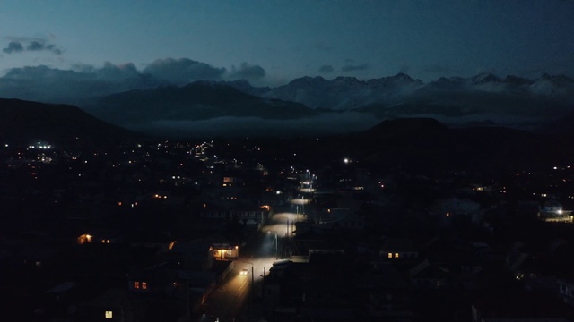 Video Reference: Atmosphere, Sky, Mountain, Cloud, Atmospheric phenomenon, Dusk, Electricity, Mountainous landforms, Cityscape, Landscape