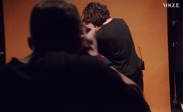 Video Reference: Flash photography, Gesture, Font, Event, Darkness, Conversation, Fun, T-shirt, Job, Room