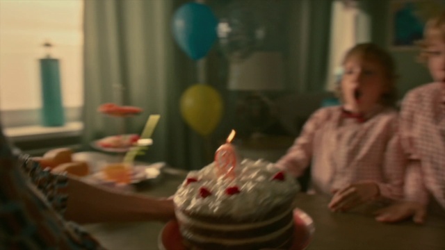Video Reference: Food, Table, Tableware, Cake decorating, Cake, Plate, Balloon, Sugar cake, Birthday cake, Baked goods