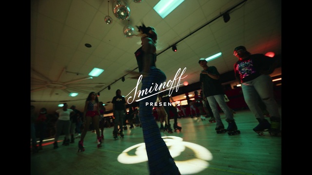 Video Reference: Footwear, Trousers, Entertainment, Music, Leisure, Performing arts, Event, Fun, Recreation, Crowd