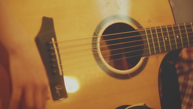 Video Reference: Musical instrument, Guitar, String instrument, String instrument, String instrument accessory, Musical instrument accessory, Guitar accessory, Plucked string instruments, Wood, Electronic instrument