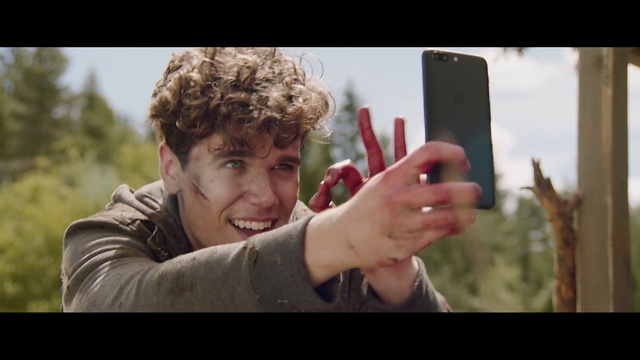 Video Reference: Smile, Flash photography, Gesture, Happy, Adaptation, Grass, Plant, People in nature, Thumb, Sky