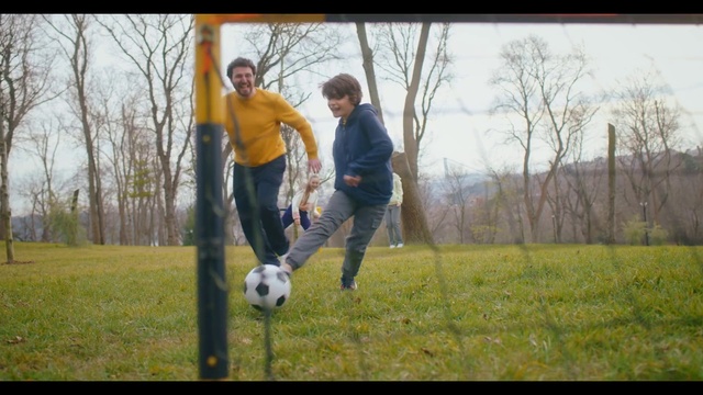 Video Reference: Plant, Sports equipment, Football, Soccer, Sky, Ball, Tree, Player, People in nature, Soccer ball