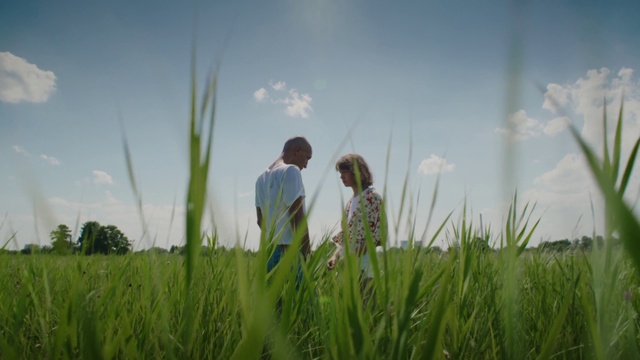 Video Reference: Cloud, Sky, Plant, Natural landscape, People in nature, Happy, Gesture, Flash photography, Grass, Agriculture