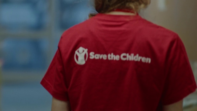 Video Reference: Outerwear, Sleeve, Jersey, T-shirt, Street fashion, Sportswear, Font, Magenta, Elbow, Electric blue