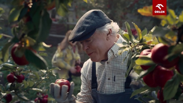 Video Reference: Plant, Botany, Leaf, Temple, Fruit, Organism, Natural foods, Morning, Farmer, Happy