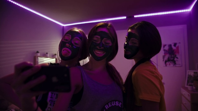 Video Reference: Smile, Shirt, Purple, Flash photography, Violet, Entertainment, Pink, Music, Magenta, Vest