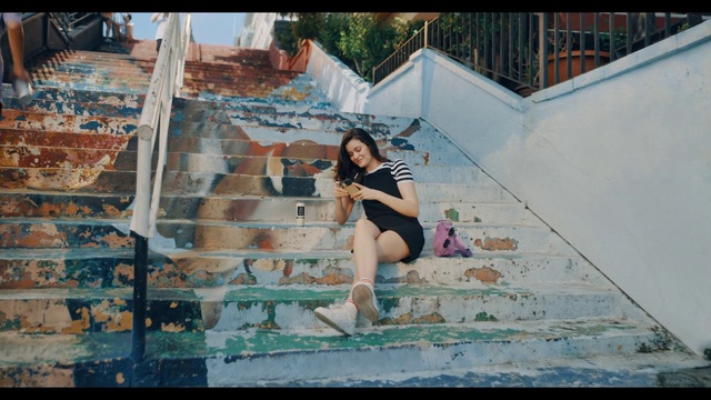 Video Reference: Azure, Stairs, Flash photography, Sunglasses, Happy, Thigh, People in nature, Leisure, Cool, Wall